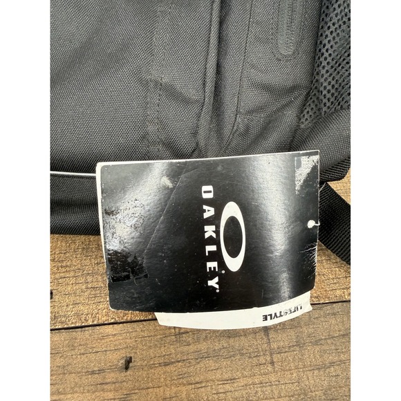 Oakley Enduro 22L 2.0 Backpack Black Laptop School Travel Minimalist Streetwear - Picture 3 of 9